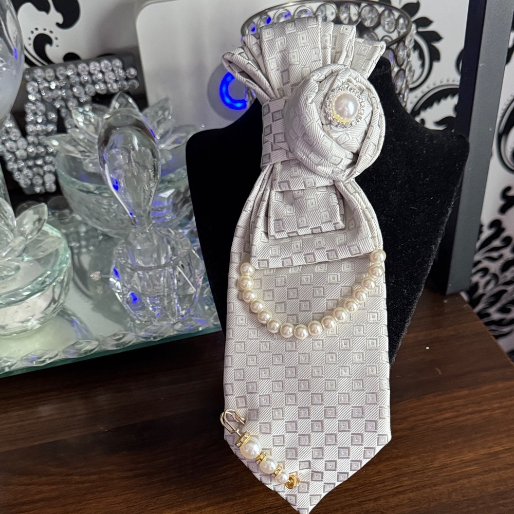 Elegant Silver Tie with Pearl Accents